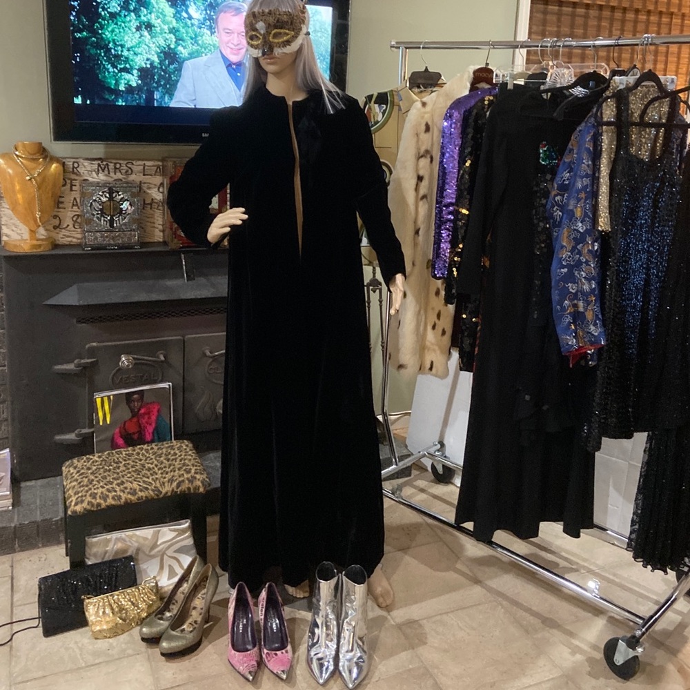 VTG Velvet Opera Long Coat - Black - Picture 3 of 8